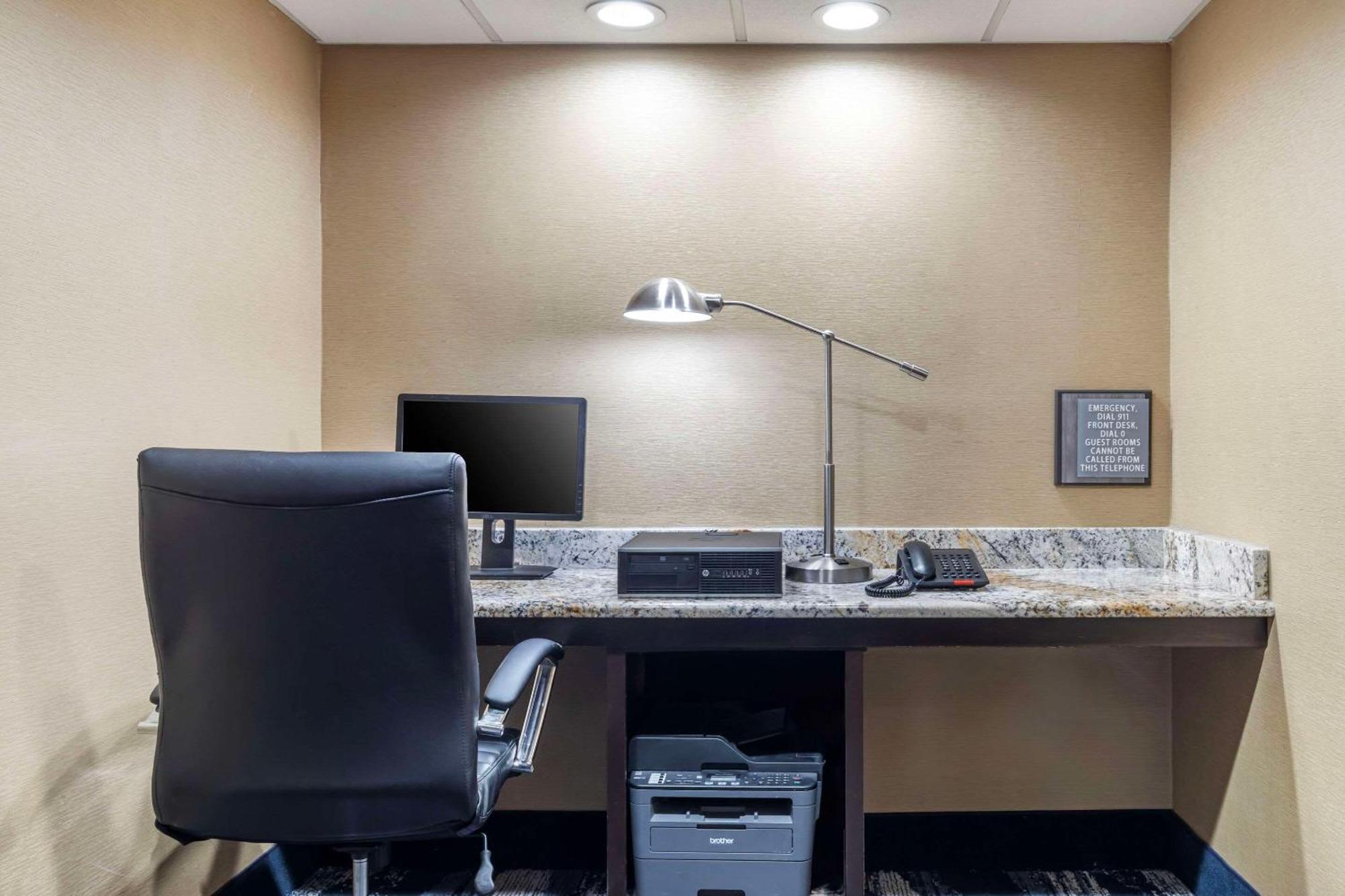 Comfort Inn Dallas North Love Field Airport Bagian luar foto