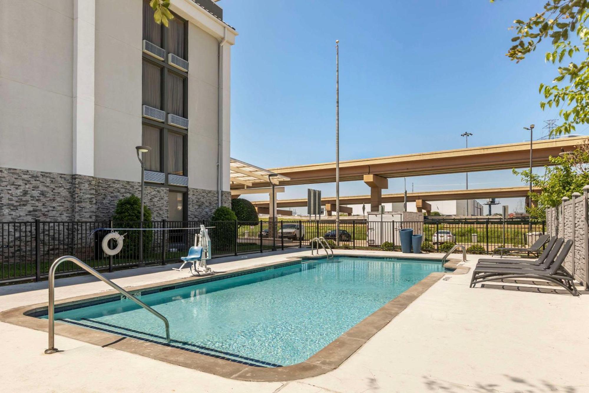 Comfort Inn Dallas North Love Field Airport Bagian luar foto