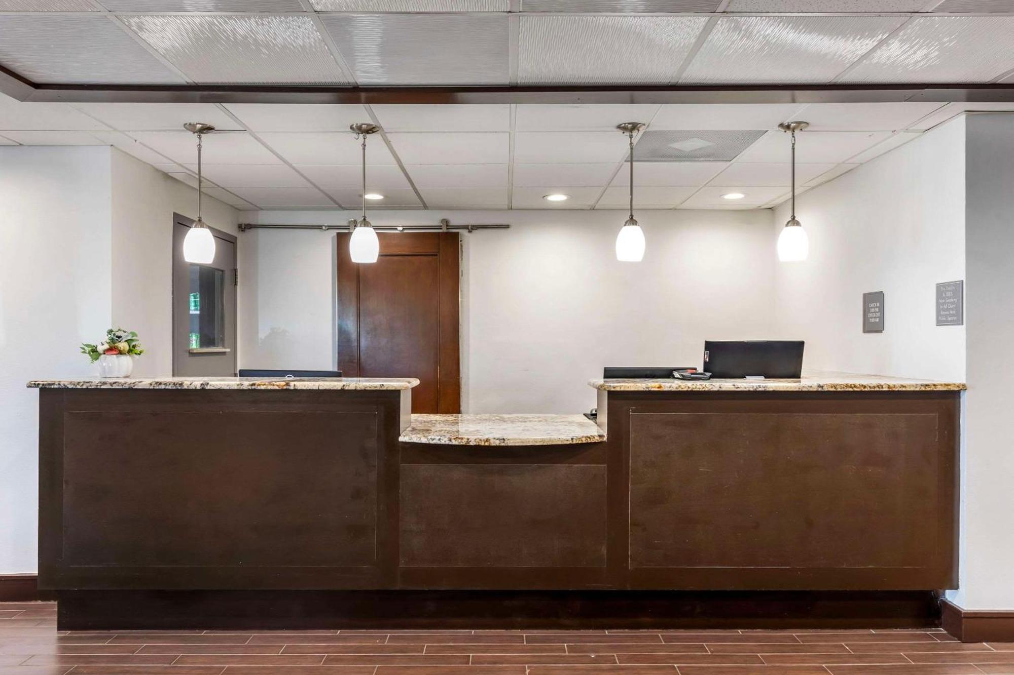 Comfort Inn Dallas North Love Field Airport Bagian luar foto